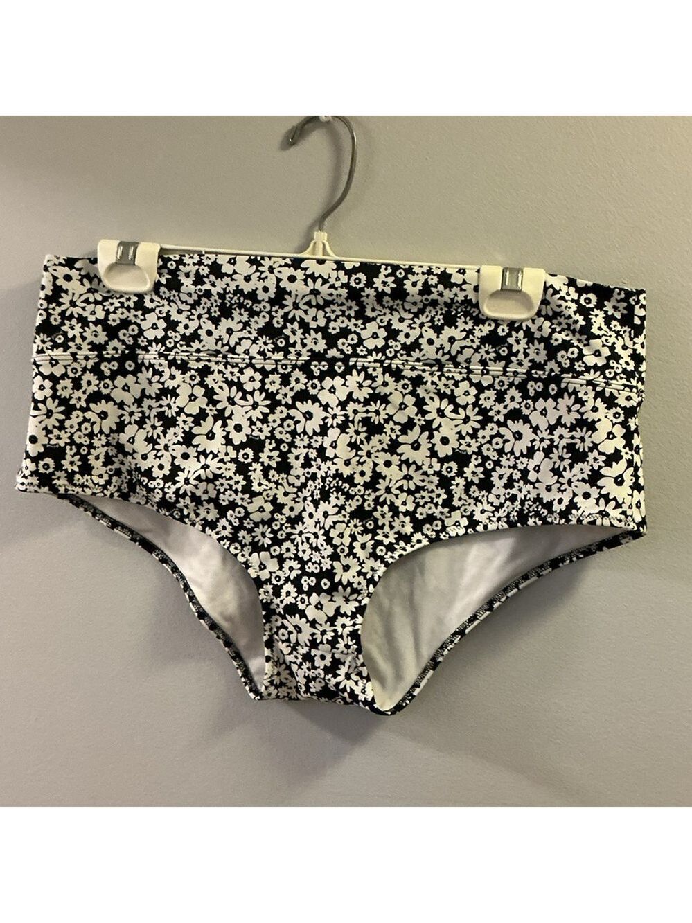 Victoria’s Secret Pink High Waist Bikini Bottoms Black White Floral XXL - Picture 2 of 11